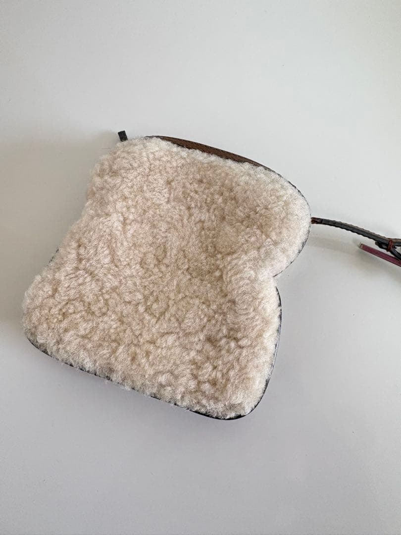 定価107800円　fendi フェンディ トースト　チャーム　パン