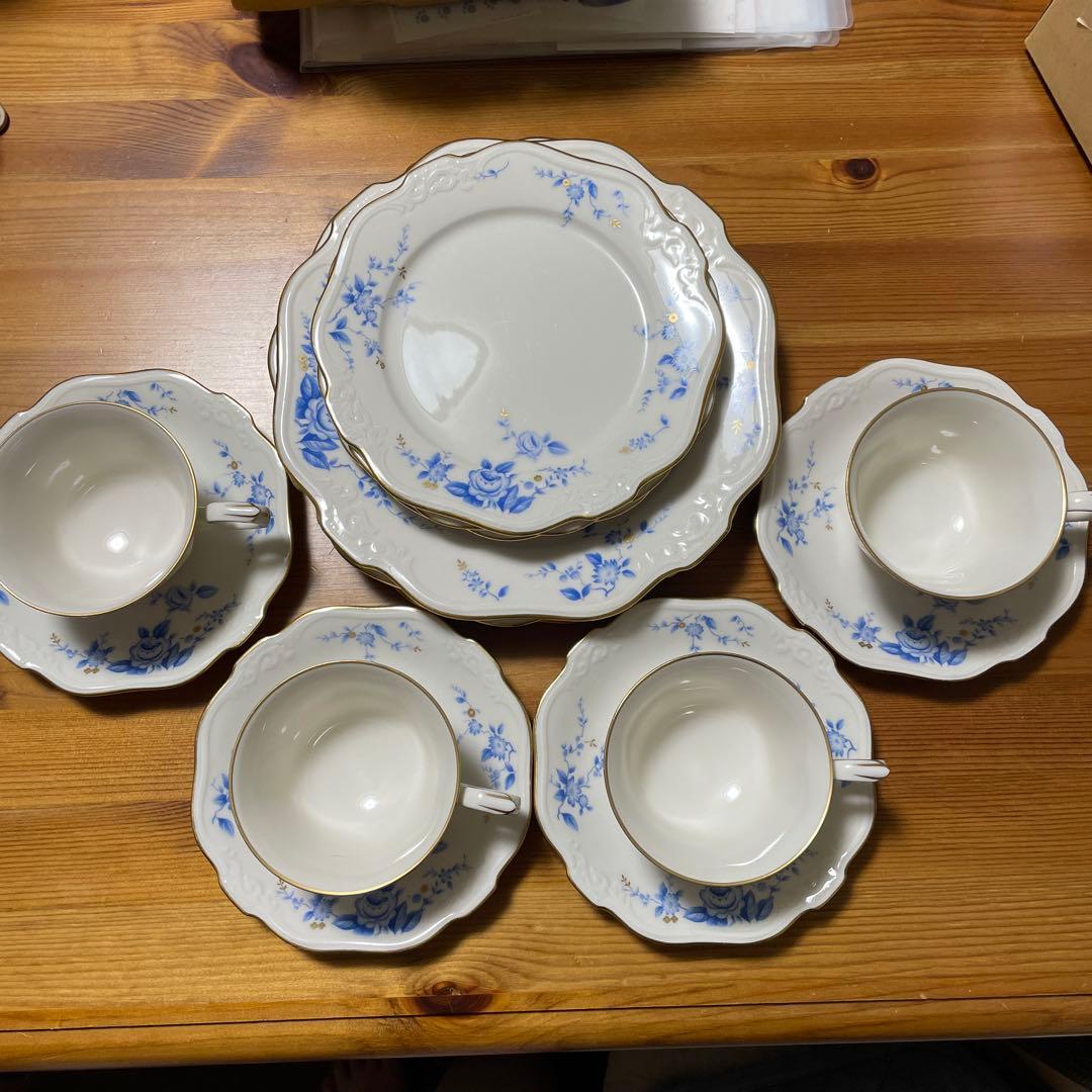 ノリタケ　青い花柄の食器セット