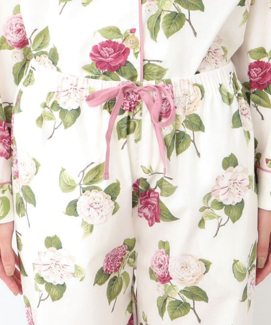 ✩新品未使用✩Laura Ashley♡フラワープリント パジャマ♡