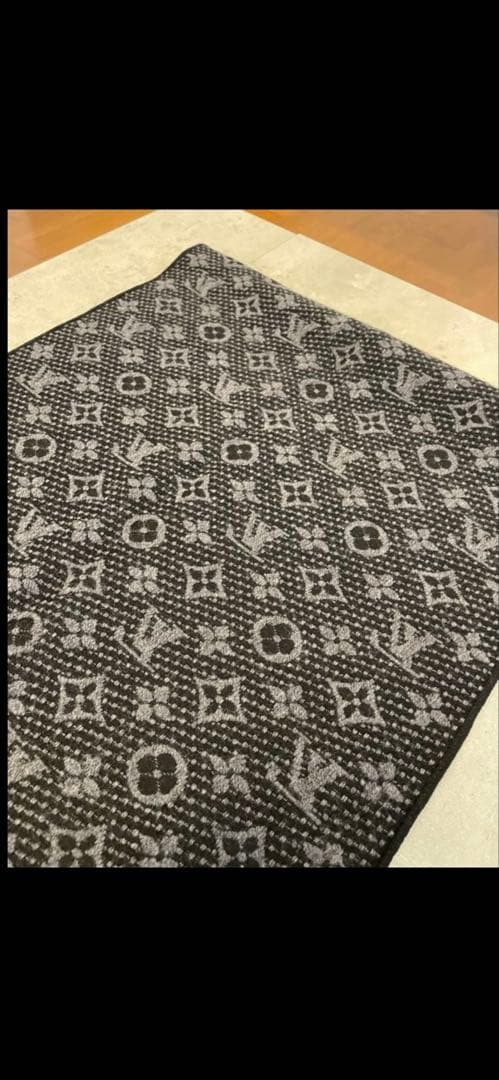 ⭐︎LOUIS VUITTON ⭐︎マフラー*男女兼用