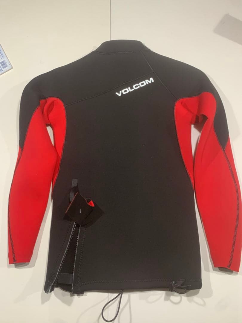 VOLCOM ブラック/レッド タッパー S ジュニア 新品、未使用品