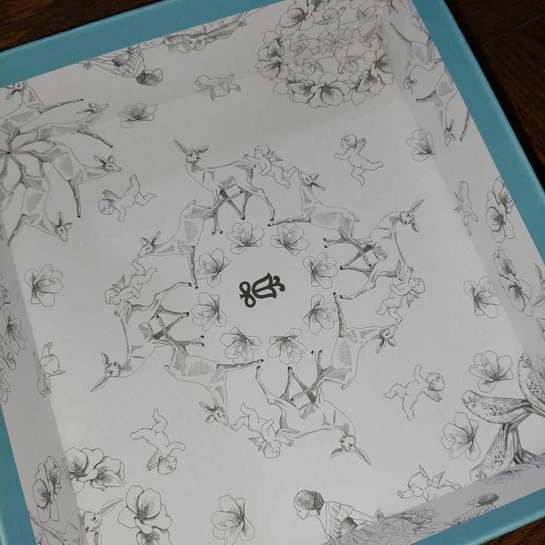 新品 ＊ リヤドロ 花飾りの白うさぎ