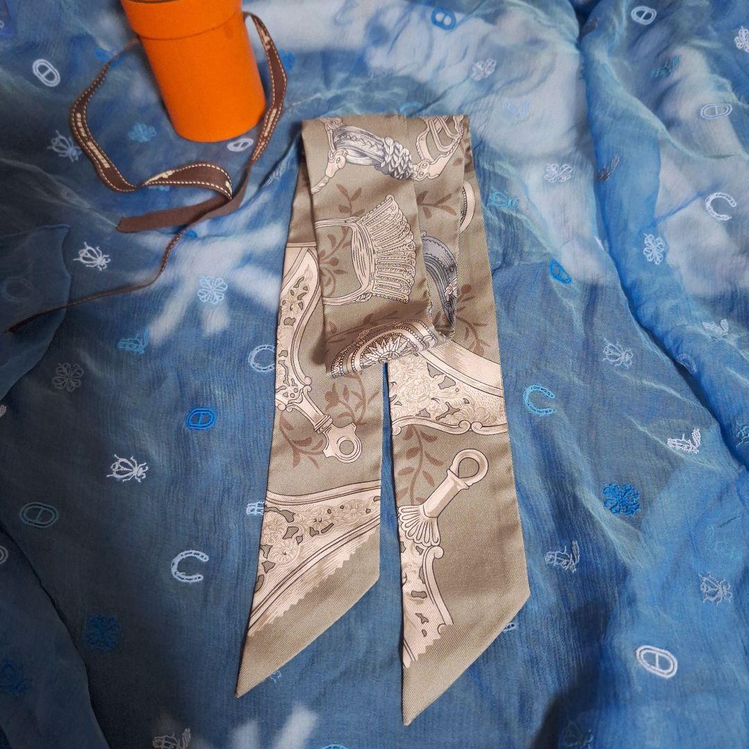 HERMES　ツイリー　シルク100% グレー系