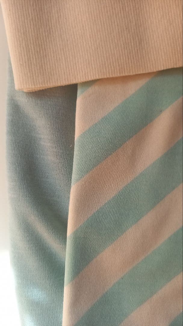 斜めストライプの服