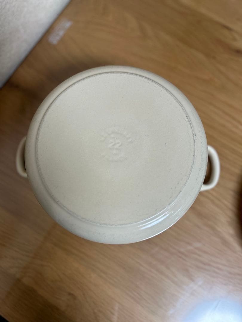 LE CREUSET ル・クルーゼ　ベージュ　両手鍋 22cm