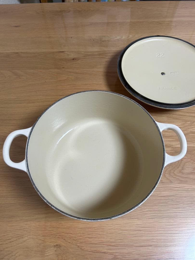 LE CREUSET ル・クルーゼ　ベージュ　両手鍋 22cm
