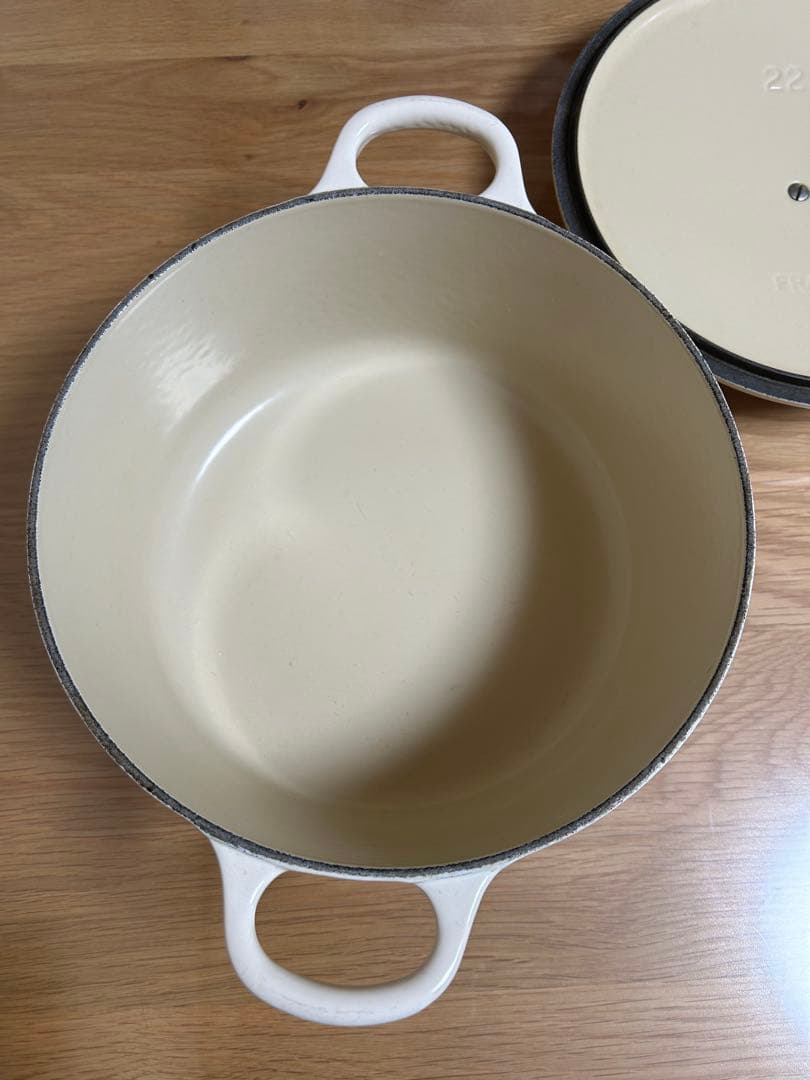 LE CREUSET ル・クルーゼ　ベージュ　両手鍋 22cm