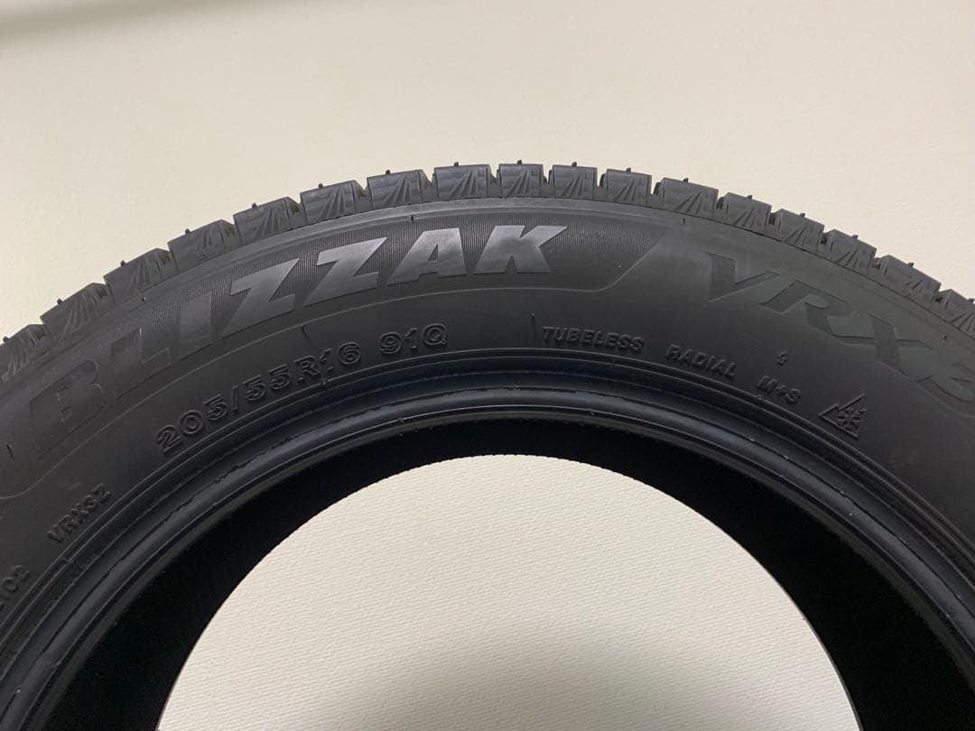 スタッドレスタイヤ　BLIZZAK VRX3 205-55-16 24年製