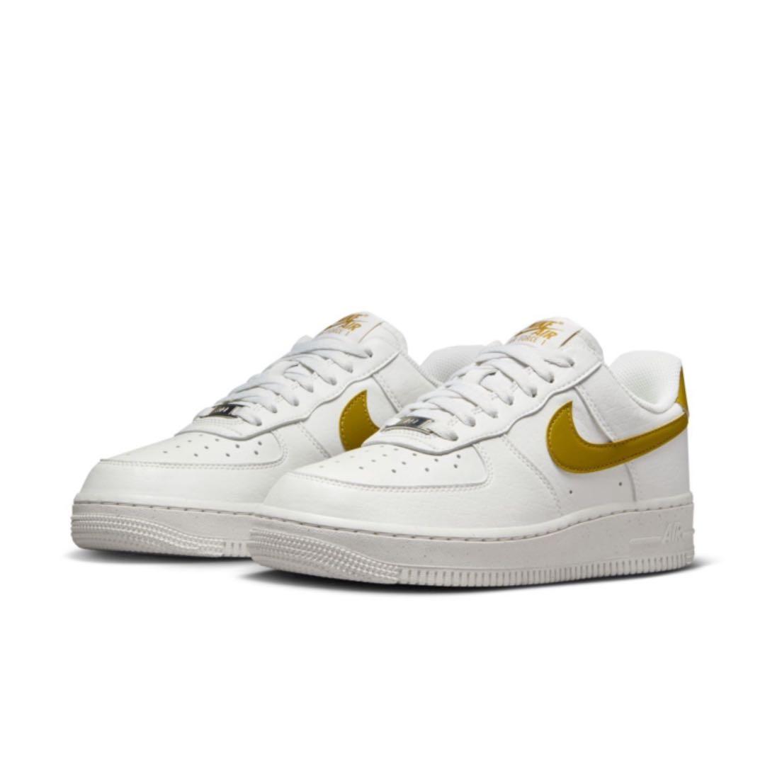 【新品24.5cm】NIKE W エアフォース１’07 ホワイト/ブロンズ