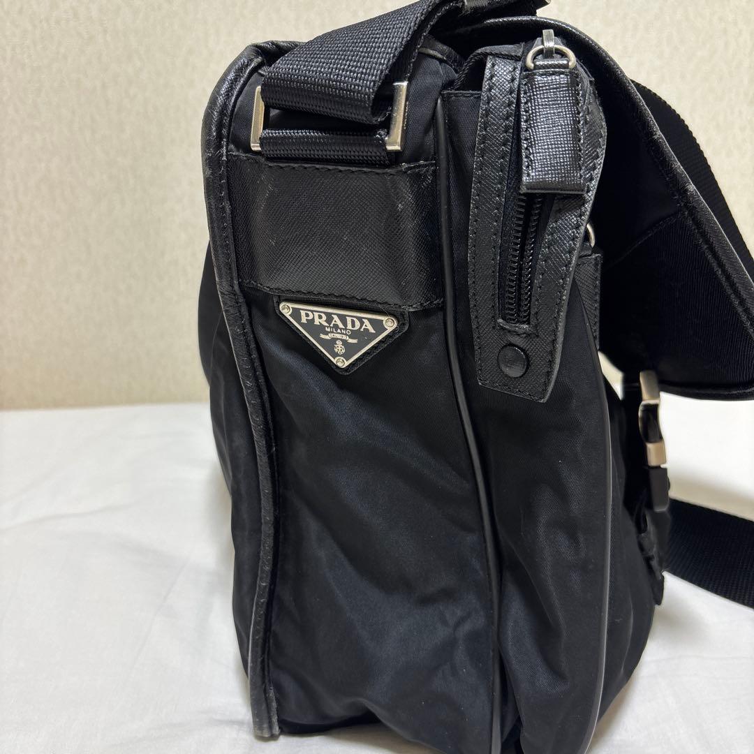 PRADA メッセンジャーバッグ