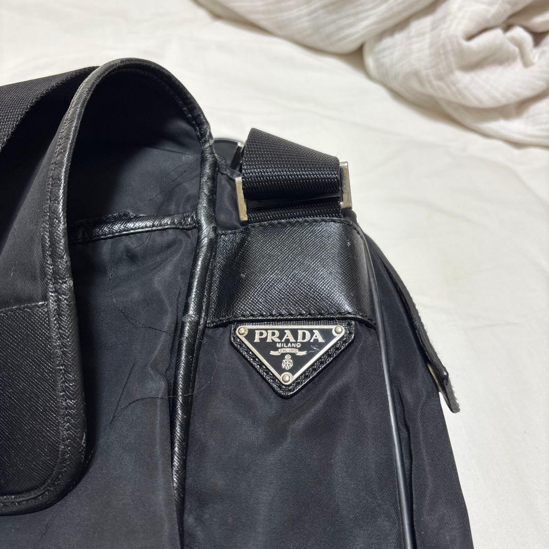 PRADA メッセンジャーバッグ