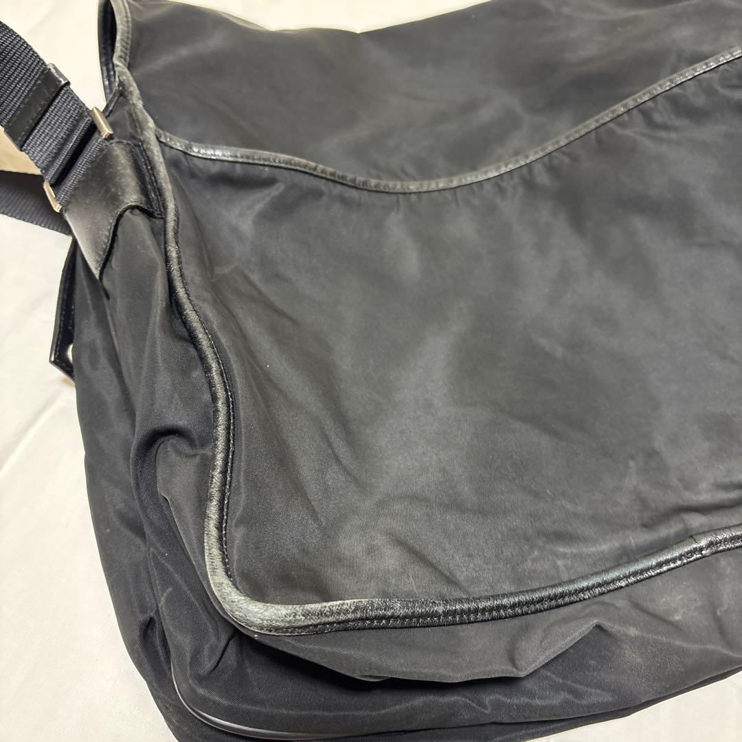 PRADA メッセンジャーバッグ