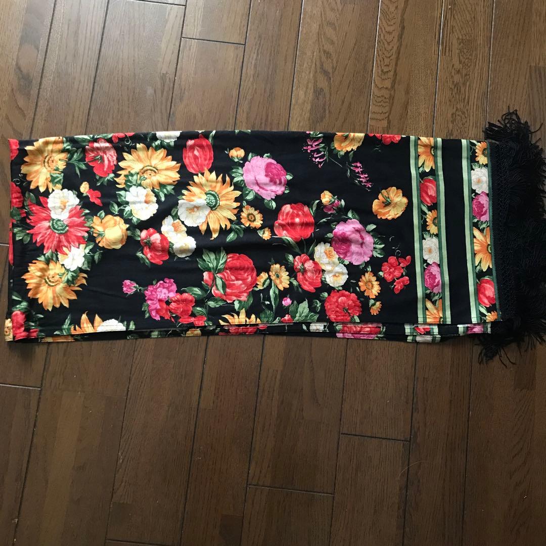 レオナール花柄黒ストール マフラー　60×142