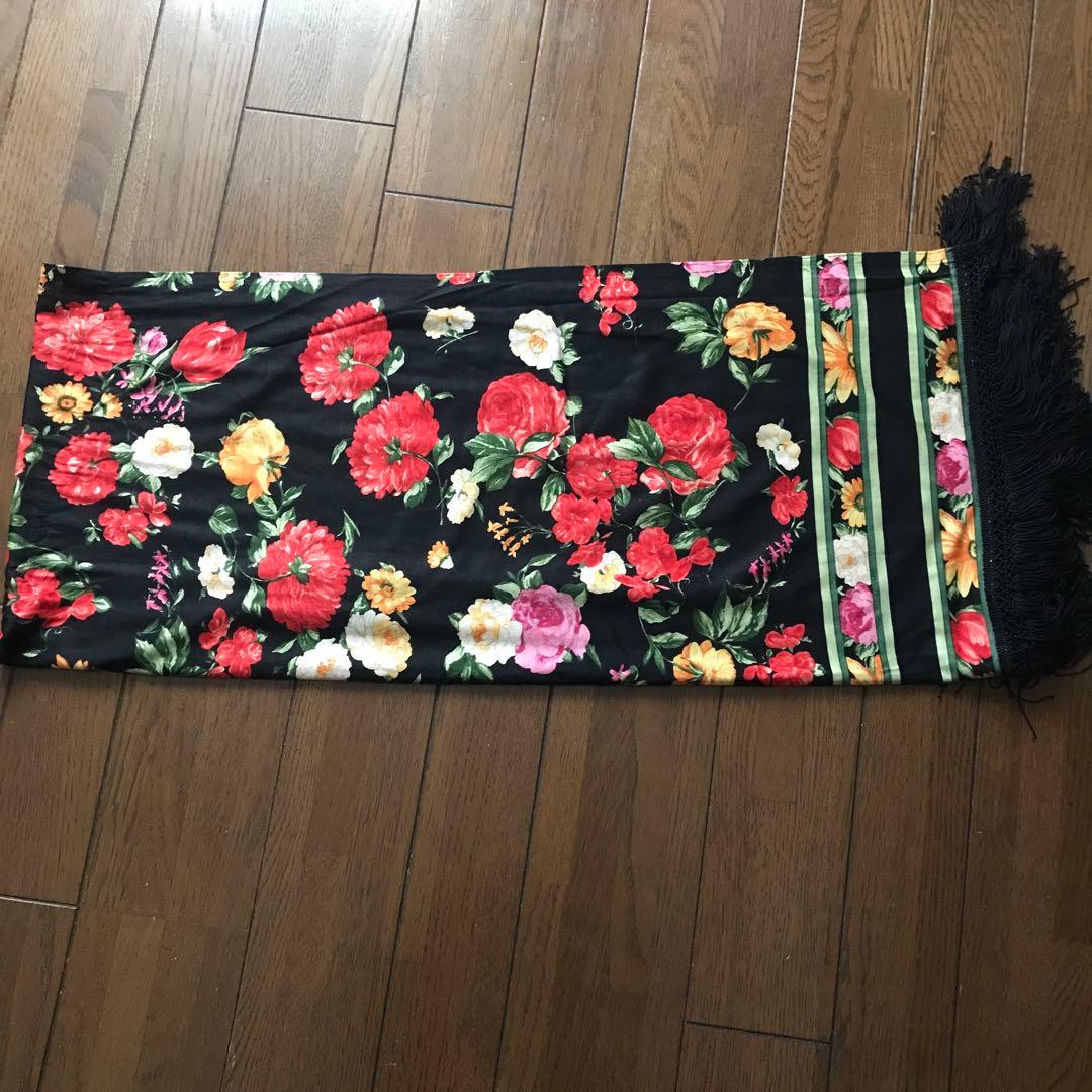 レオナール花柄黒ストール マフラー　60×142