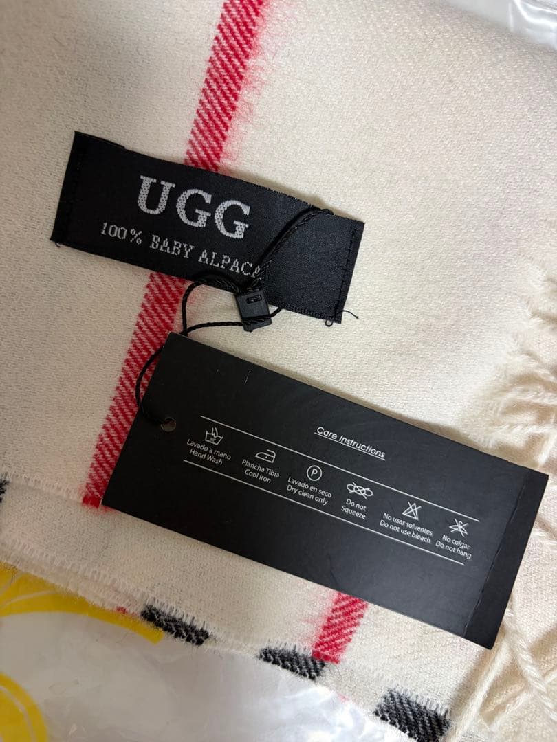 UGG アルパカ　マフラー　プレゼント　新品　アグ　ホワイト　白　ブラック　黒