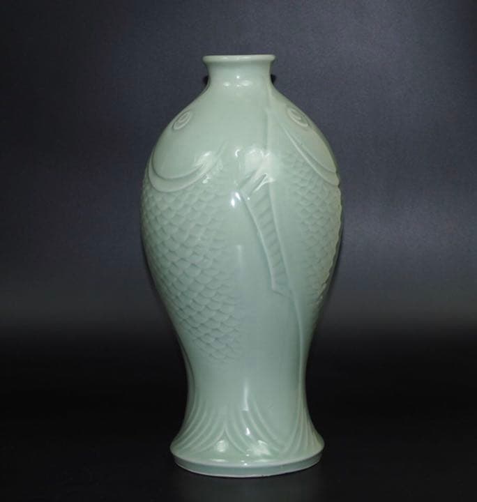 送料無料　70年代『中国宜興』青磁花瓶　高さ31.5ｃｍ　中国美術古玩骨董