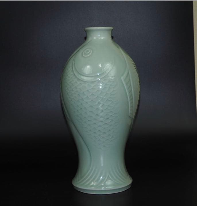 送料無料　70年代『中国宜興』青磁花瓶　高さ31.5ｃｍ　中国美術古玩骨董