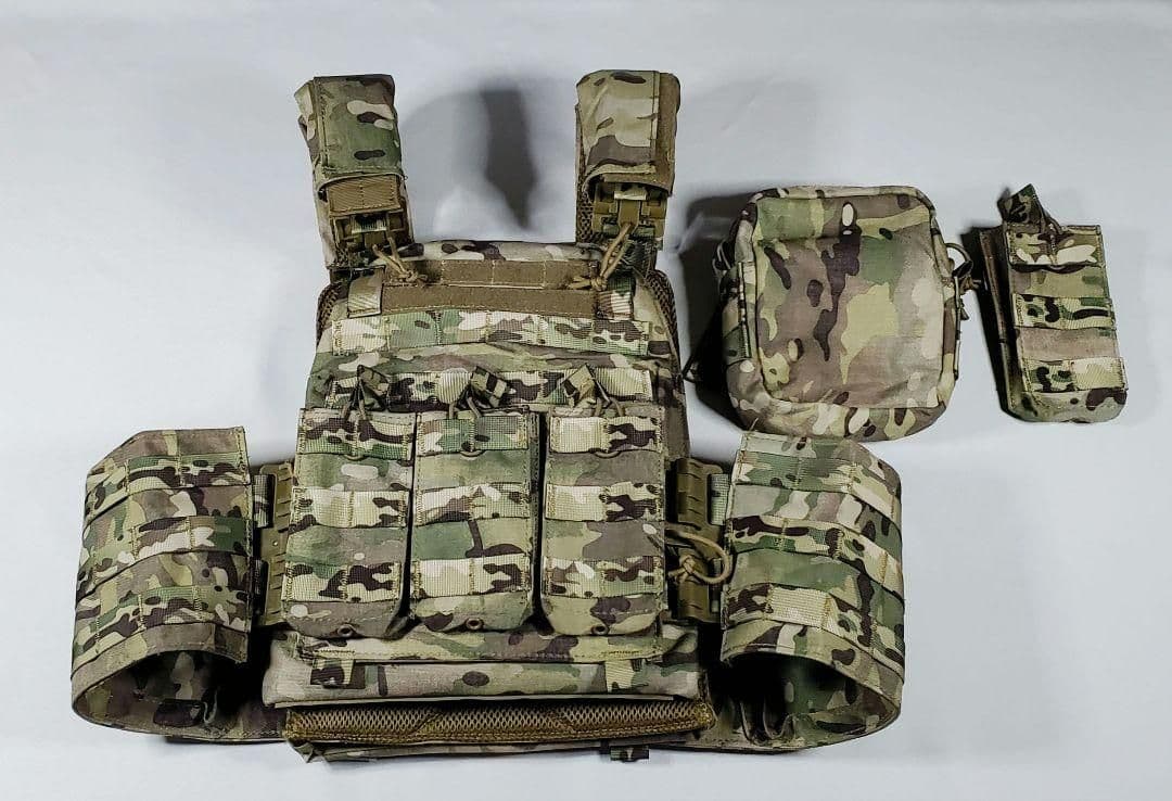 マグポーチ×4 ユーティリティポーチ×1 クイックリリースプレートキャリア　MC