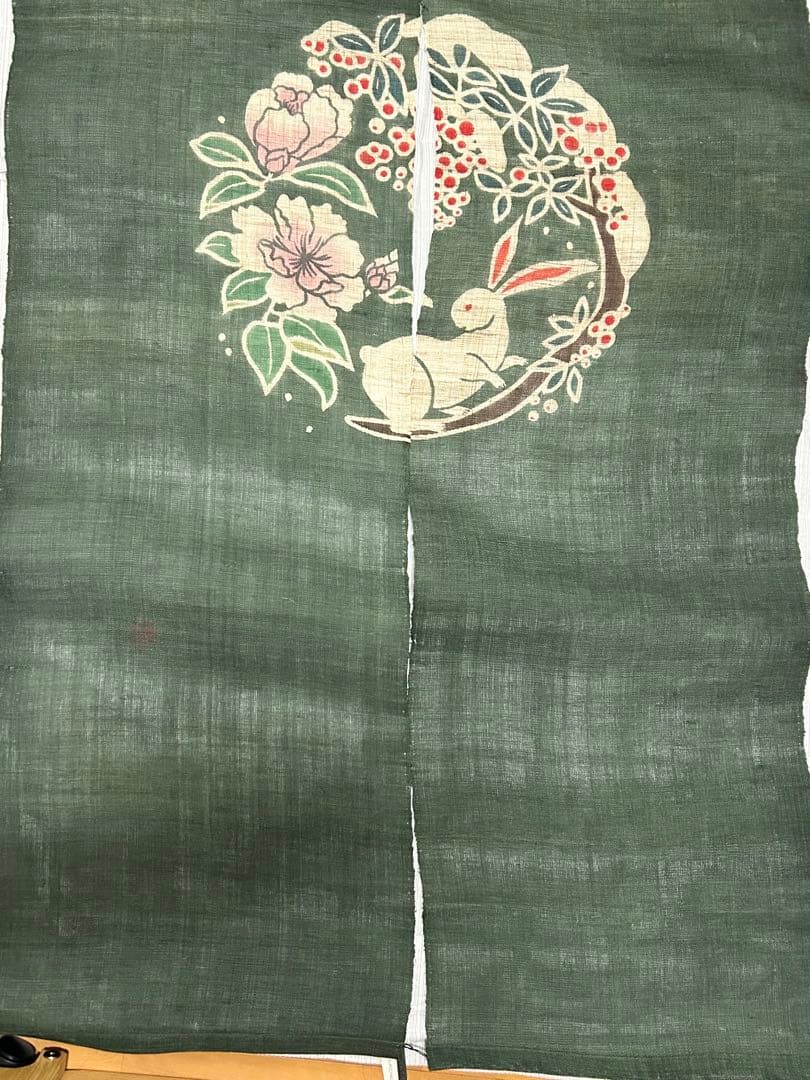 ウサギと花ののれん