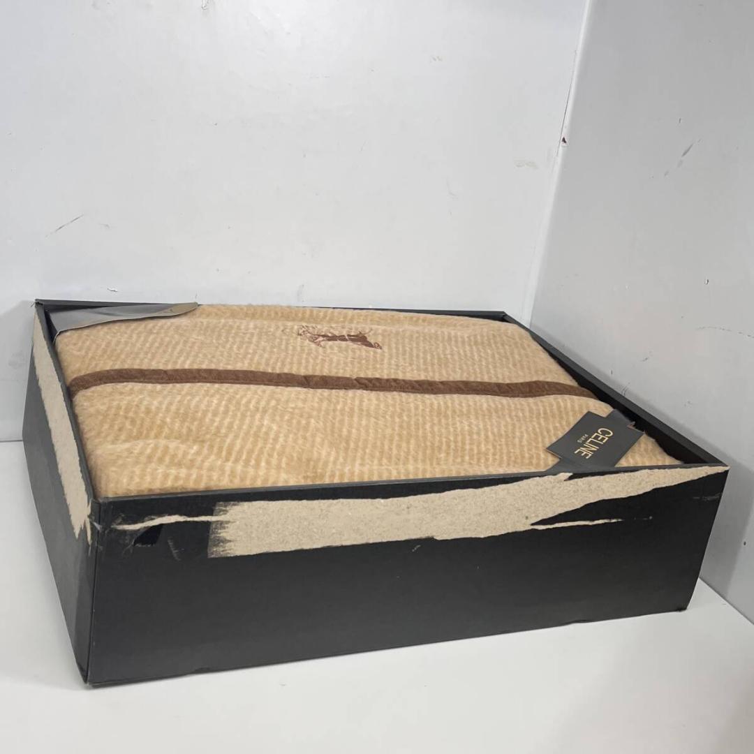 【未使用】西川 CELINE パフタッチアクリル毛布 アンテーヌ