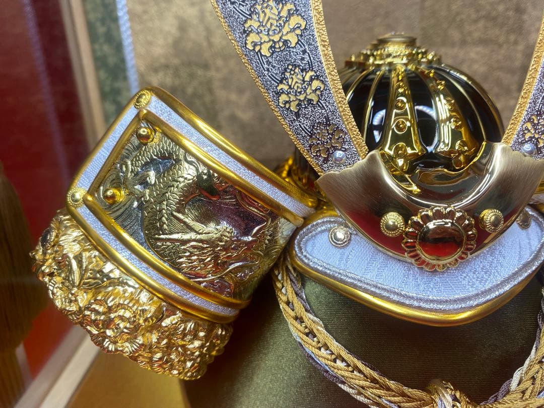 東京久月　五月人形　家紋付き兜飾り　白木六角形クリルケース入・コンパクトサイズ