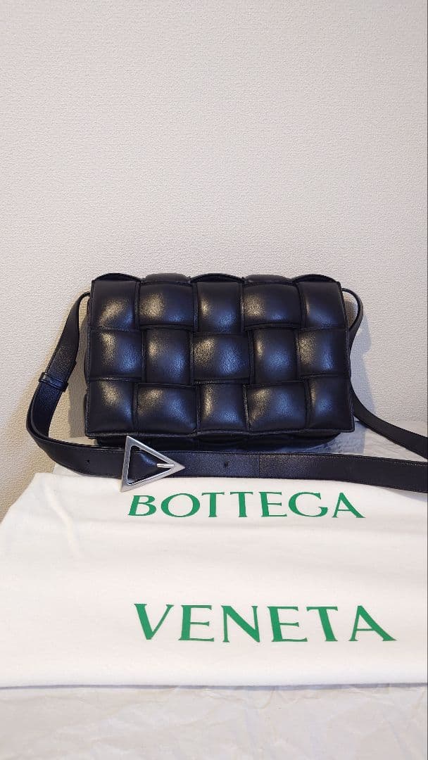 定価70万円 ボッテガヴェネタ パデットカセット バッグ ブラック シルバー金具