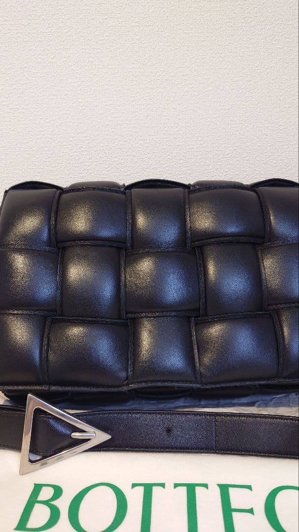 定価70万円 ボッテガヴェネタ パデットカセット バッグ ブラック シルバー金具