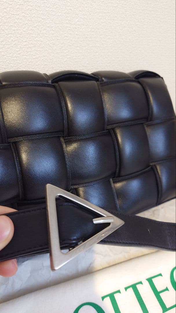 定価70万円 ボッテガヴェネタ パデットカセット バッグ ブラック シルバー金具