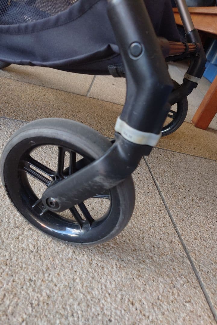 軽量ベビーカー ブラック　cybex
