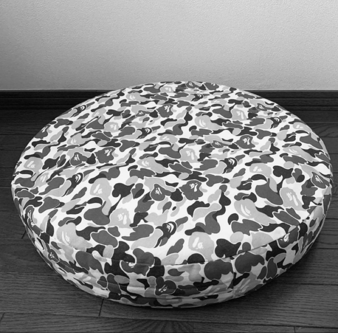 【 A BATHING APE】　クッション
