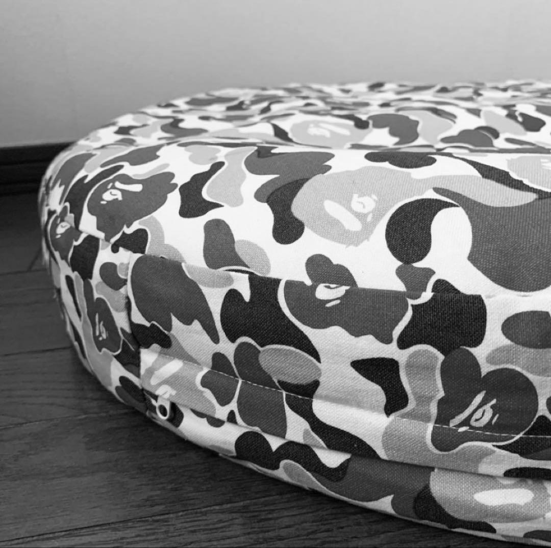 【 A BATHING APE】　クッション