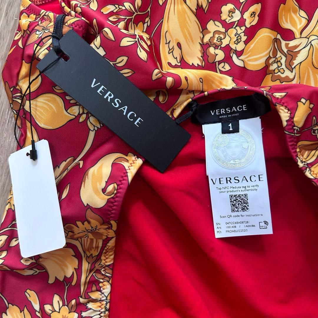 新品　VERSACE ヴェルサーチェ　ヴェルサーチ　水着　ビキニ　総柄