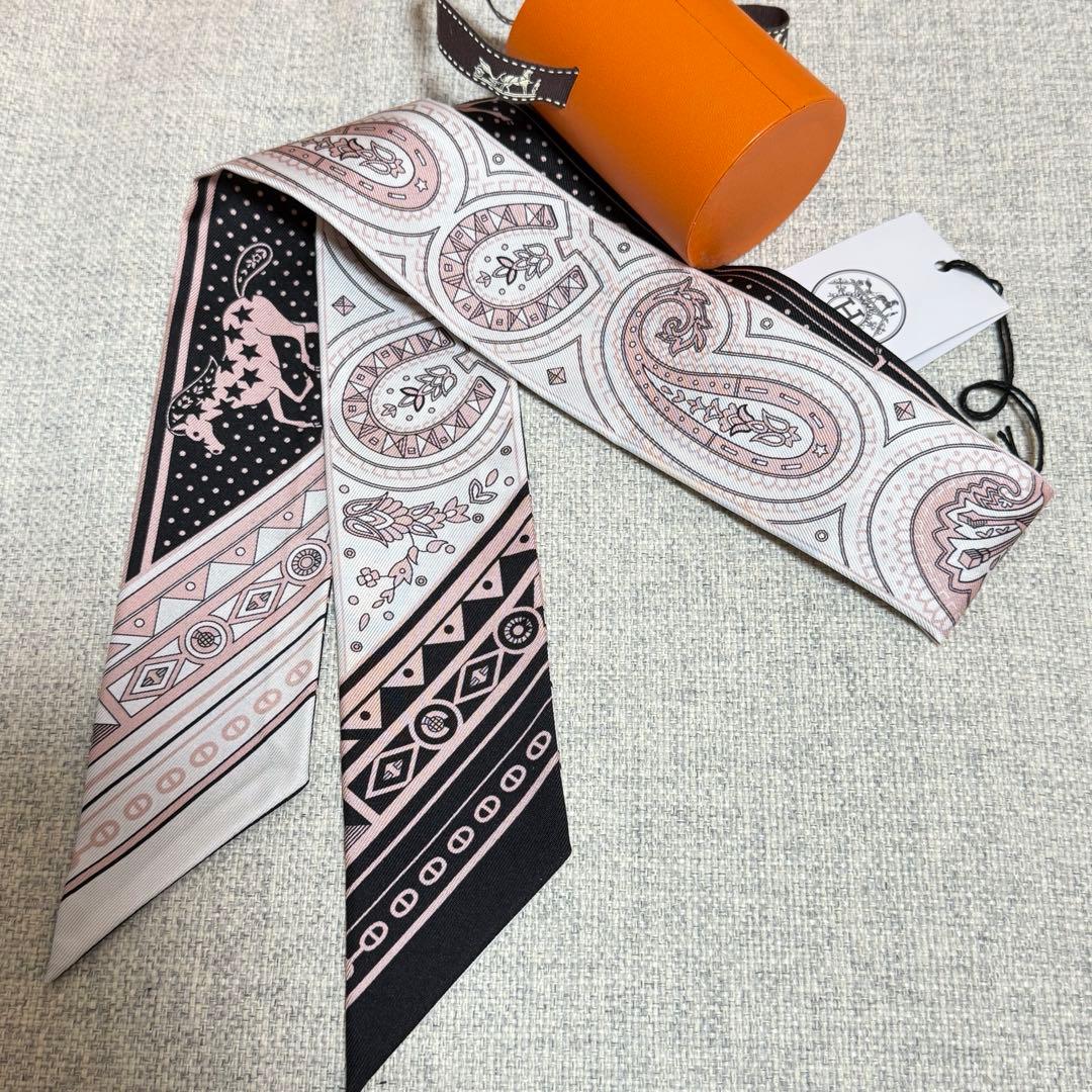 エルメス HERMES 2026SS バンダナツイリー 黒 ピンク 新品未使用