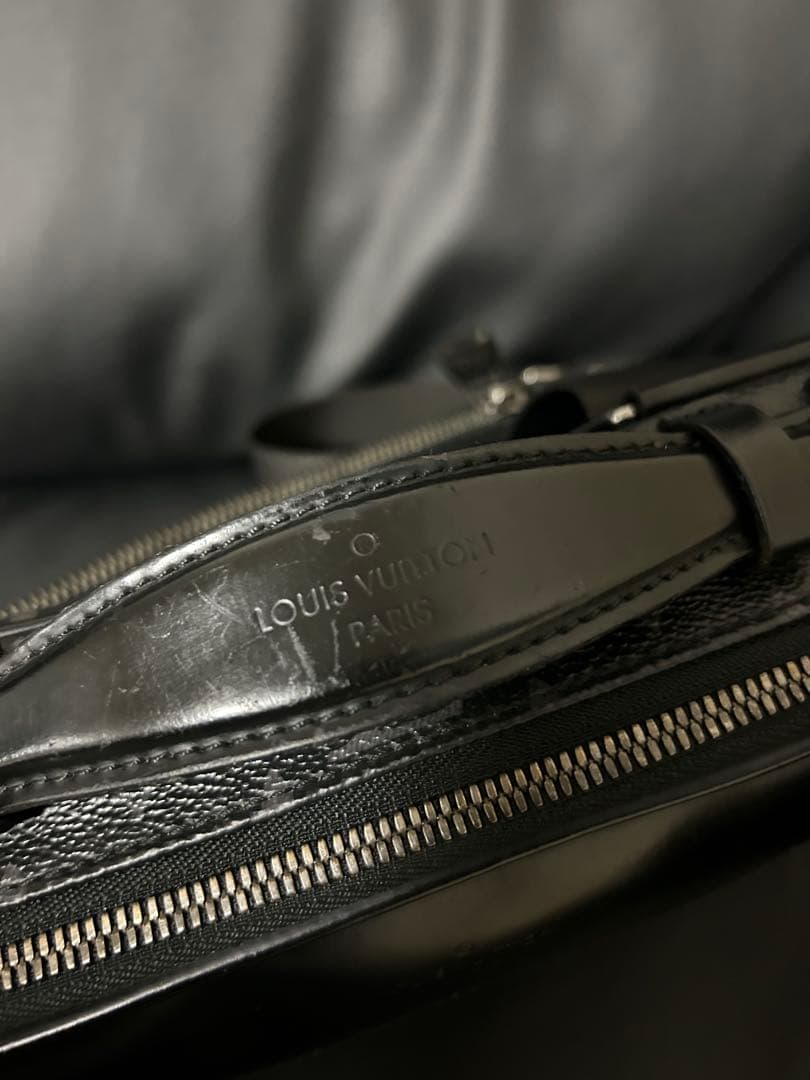 鳥ちゃんLouis Vuitton ブラック ボディバッグM42906