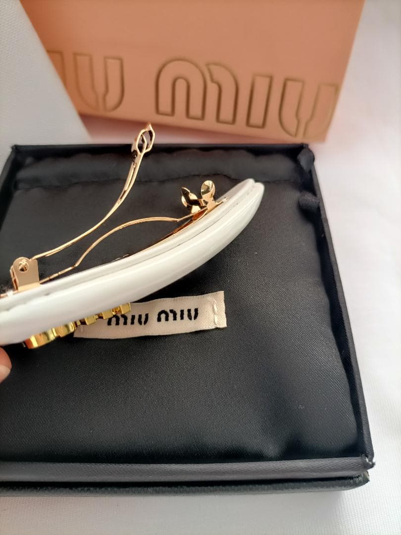 即発送/ホワイト★ミュウミュウ クリップ MIUMIU ヘアピン