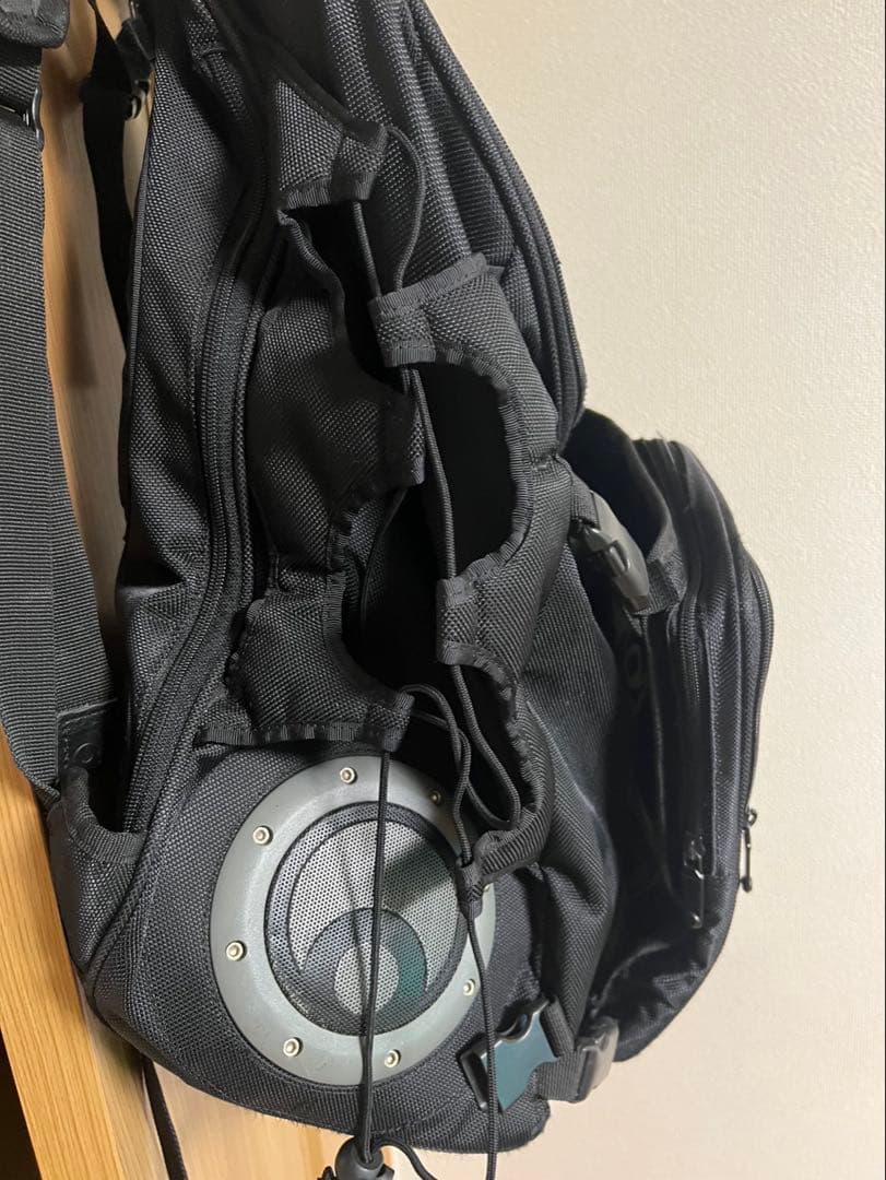 OSIRIS スピーカー付き黒リュック