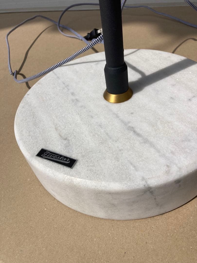 モダン フロアスタンド ワイヤレス充電付き