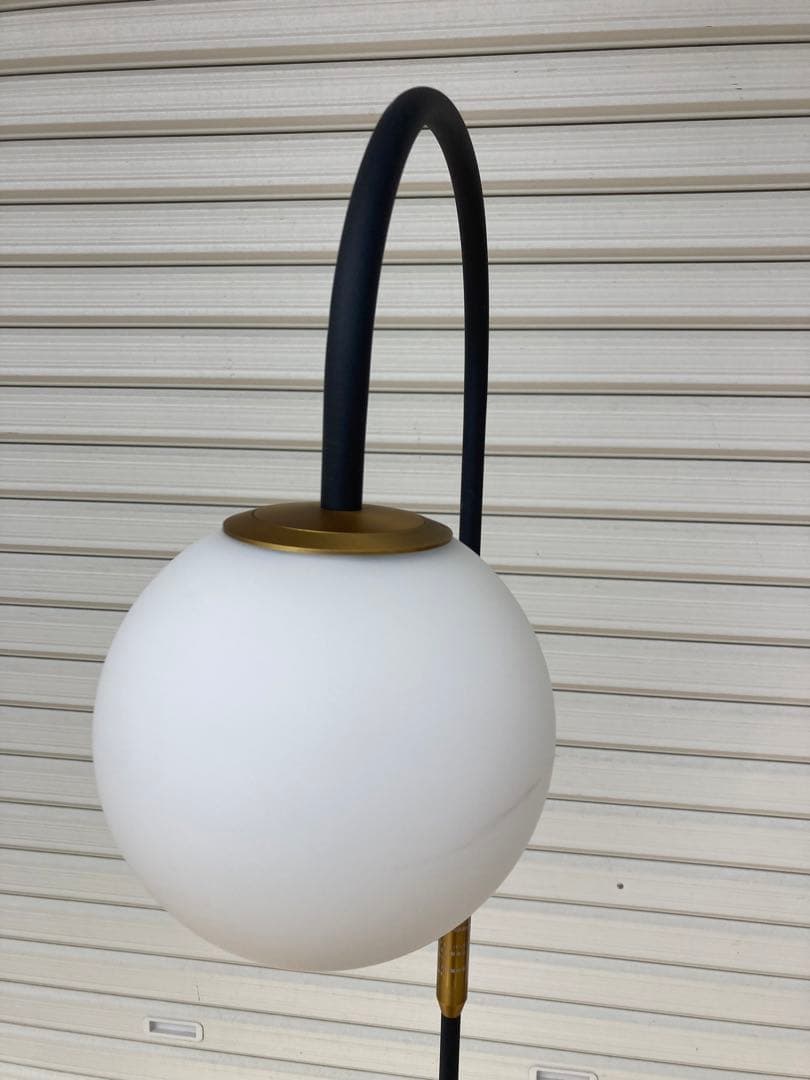 モダン フロアスタンド ワイヤレス充電付き