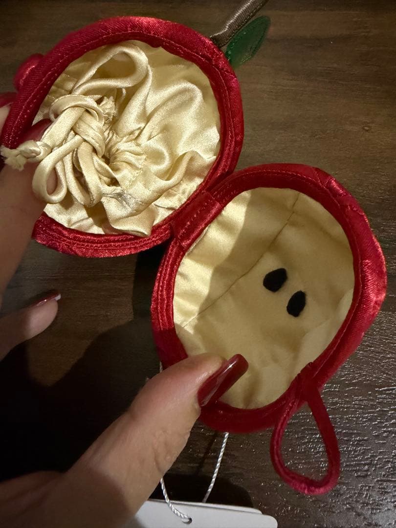 ラドロー限定りんごアクセサリーケース