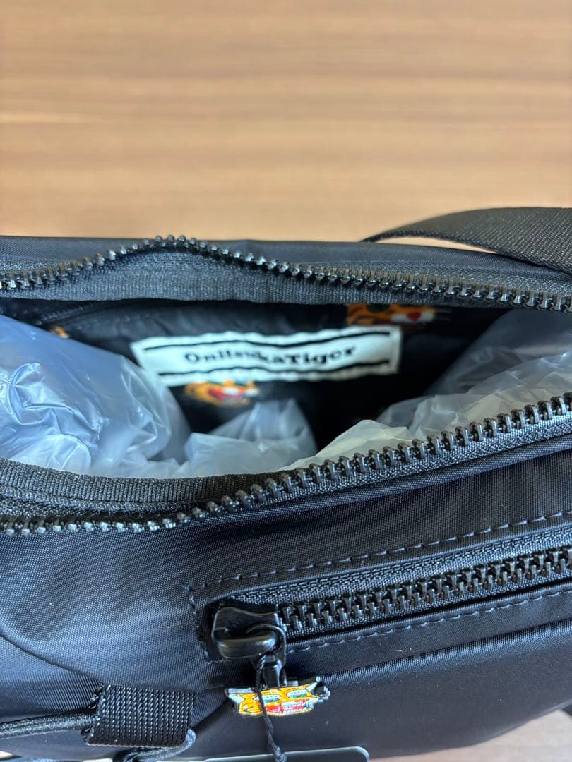Onitsuka Tiger SMALL MESSENGER BAG 黒