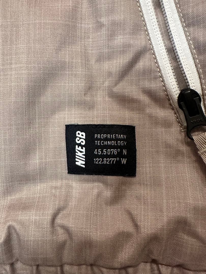 ナイキ　Nike SB ジャケット ベージュ/ホワイト　メンズLサイズ