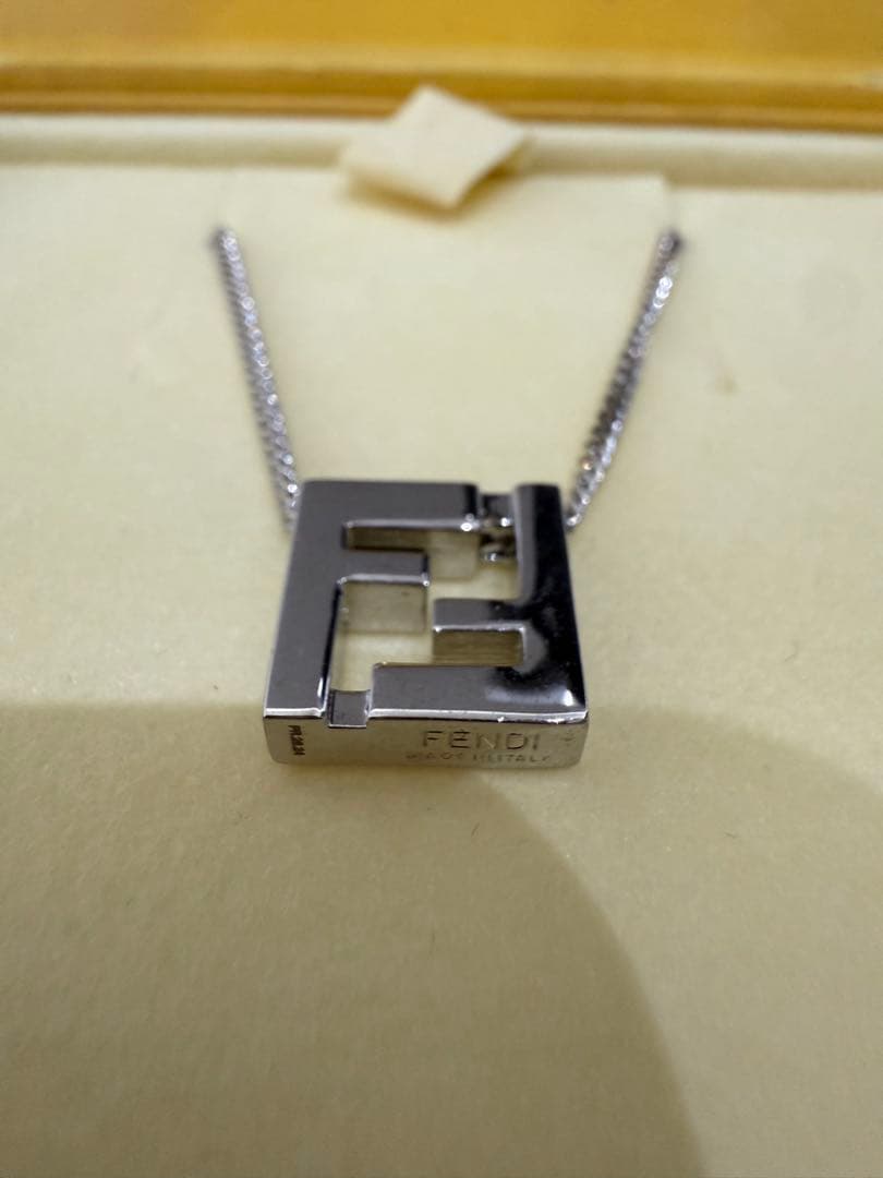 FFネックレス シルバー　FENDI フェンディ