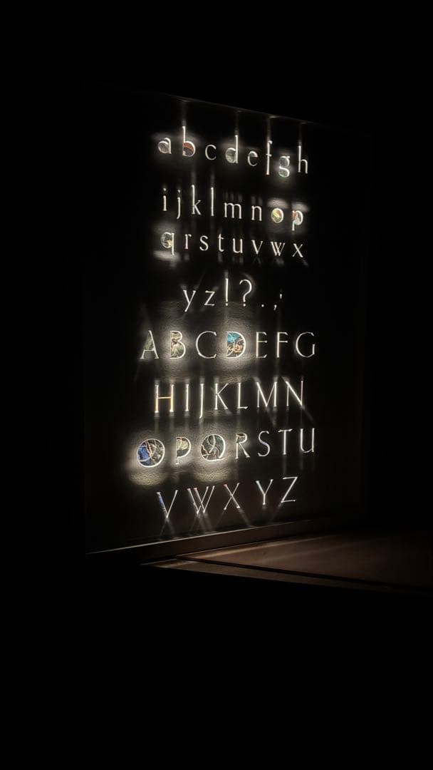 間接照明　アートパネル｜光の綴り｜壁掛けライト　静かな光　インテリア　家具