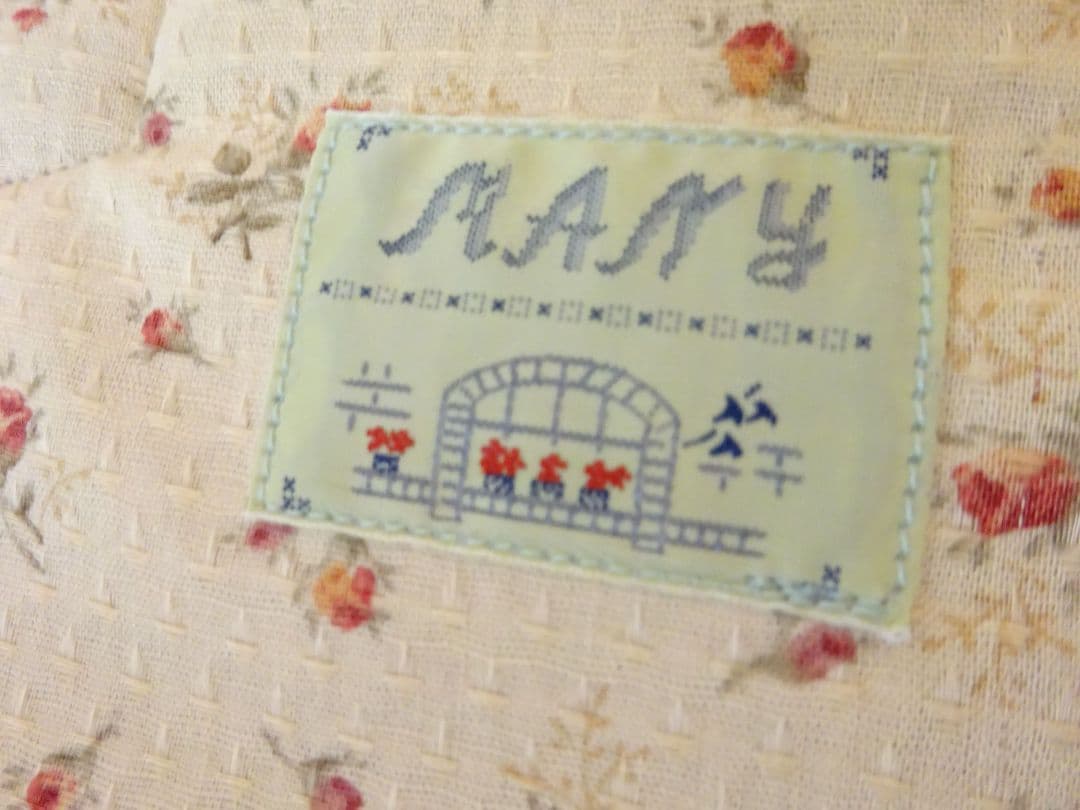 マニー　うさぎハウスコラージュ小物入れ　ぬいぐるみ　イマンローズウォールポケット