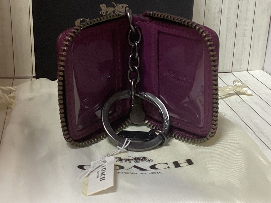 タグ付未使用コーチCOACH スタッズ付きパープルキーホルダー写真入れ手帳型本物
