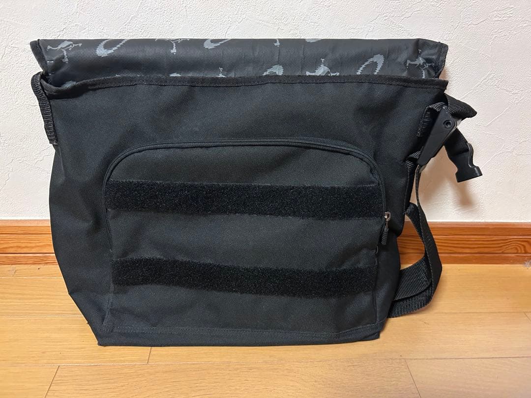 Oakley 90s メッセンジャーバッグ