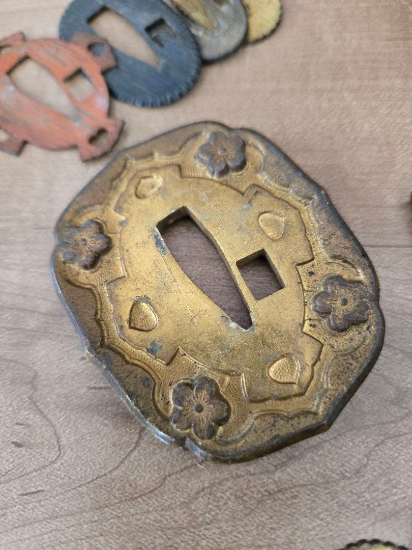 第二次大戦中実物　98式将校軍刀拵え(刀身なし)　8枚切羽　家紋入り　揃い部品