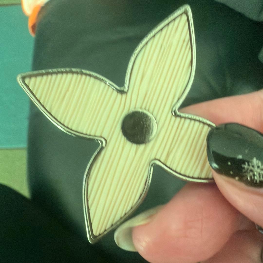 Louis Vuitton フラワーモチーフ チャーム