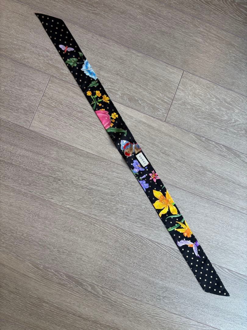 GUCCI 花柄スカーフ 黒