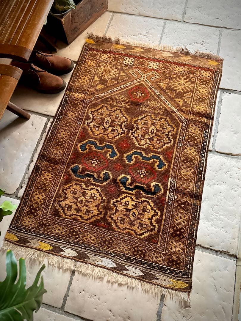 トライバルラグ　ヴィンテージラグ　アンティークラグ　トルクメン　プリミティブ
